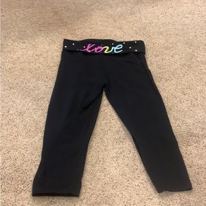 SO Yoga Capri - LOVE (large)